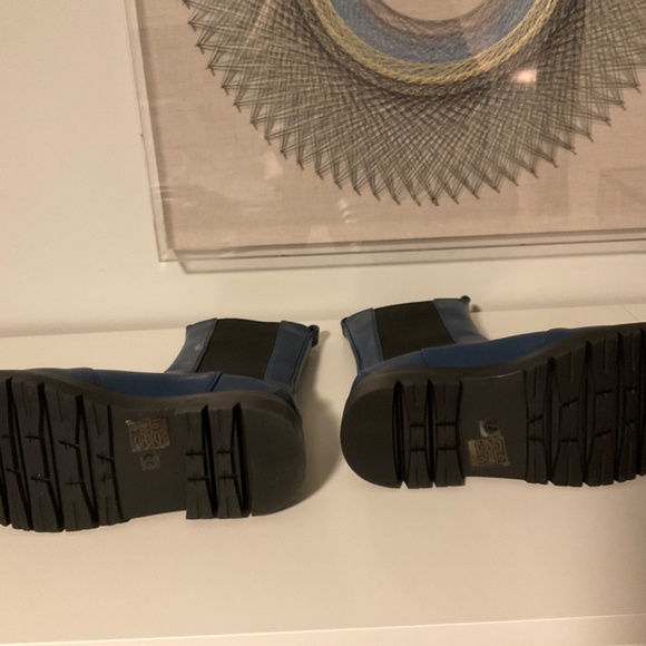 Raid. Fabulous faux leather blue Chelsea boots - Picture 2 of 9